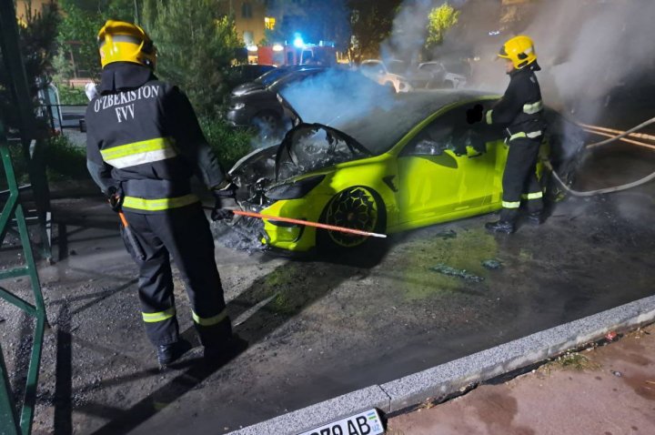 В Мирзо-Улугбекском районе загорелся электромобиль «Tesla»