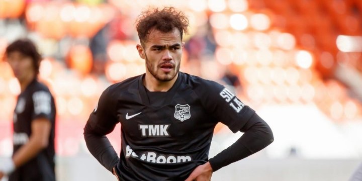 Иранский клуб может помешать узбекскому футболисту перебраться в Европу