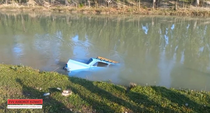 С утра в одном из каналов Ферганы утонул автомобиль «Москвич»