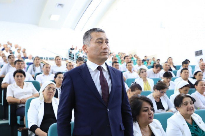СМИ: Хоким Андижана покинул занимаемую должность