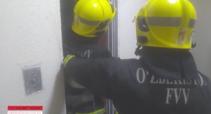 В Ташкенте спасатели МЧС оказали помощь мальчикам, застрявшим в лифте