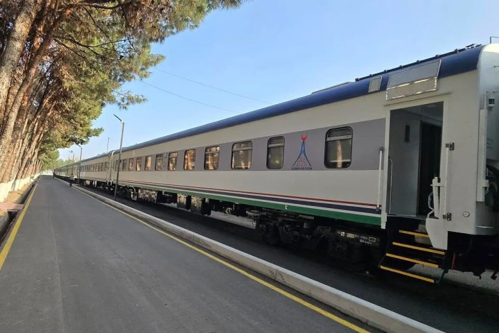 Ташкентский вагоноремонтный завод недавно представил новые купейные и плацкартные вагоны