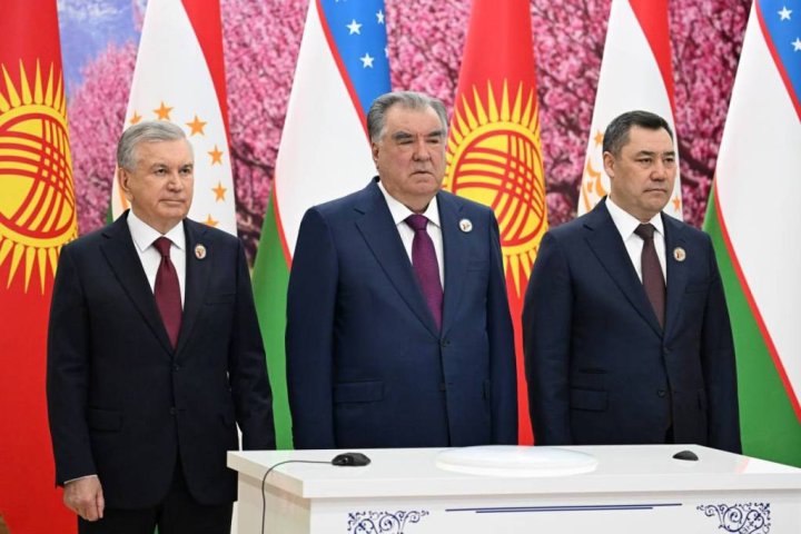 В Таджикистане с помощью дронов создали портреты президентов Узбекистана, Таджикистана и Кыргызстана