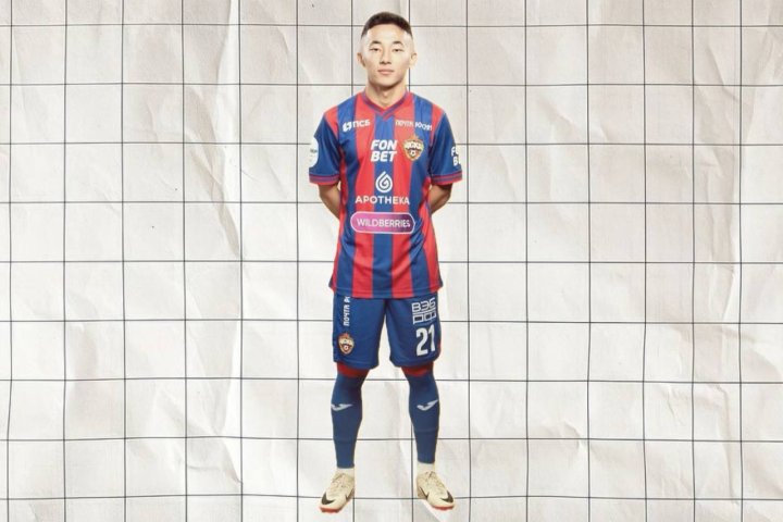 Узбекский футболист Аббосбек Файзуллаев может сменить клубную прописку уже этим летом