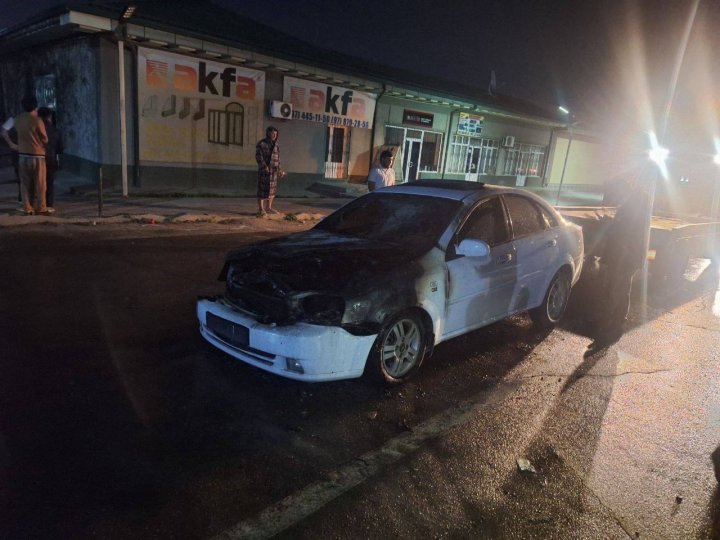 Ночью в Янгиюле сгорел автомобиль «Lacetti»