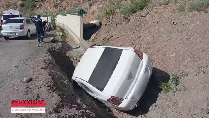 На перевале «Камчик» автомобиль «Cobalt» вылетел в кювет