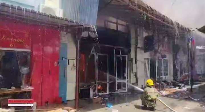 В Джизаке продолжают тушить пожар в столовой