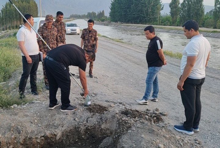 В Андижанской области текстильный цех загрязнял воду канала