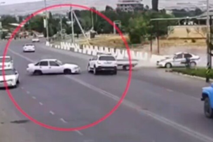 В Андижане водитель Nexia-2, уходя от ДПС врезался в два автомобиля — видео