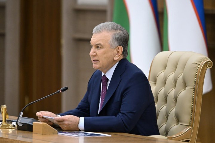 Шавкат Мирзиёев отметил важность поддержания некоторых отраслей промышленности