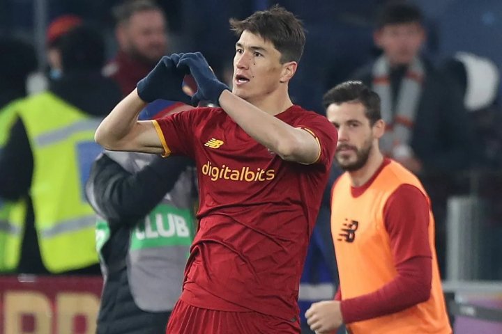 Узбекский футболист Элдор Шомуродов стал одним из лидеров итальянской «Ромы»