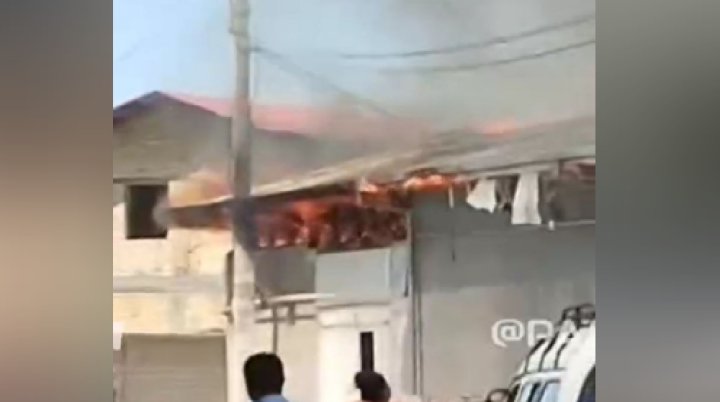 В Сергелийском районе сгорели два жилых дома