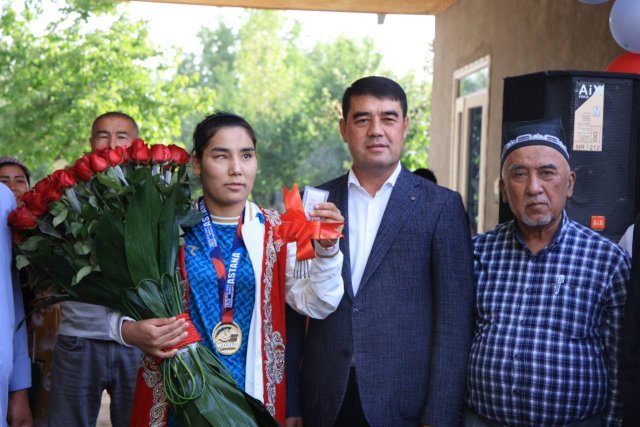 Слепой парадзюдоистке из Узбекистана подарили квартиру в Самарканде