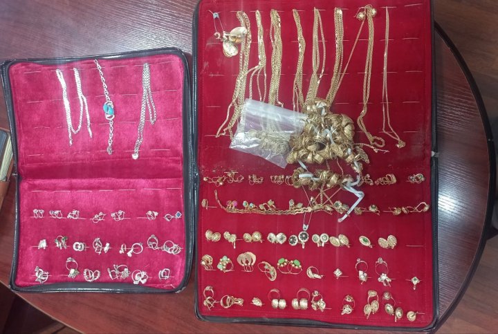 В Гулистане задержан гражданин, который незаконно торговал ювелирными изделиями