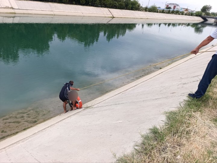 В Гулистане мужчина чуть не утонул в канале «Дустлик»