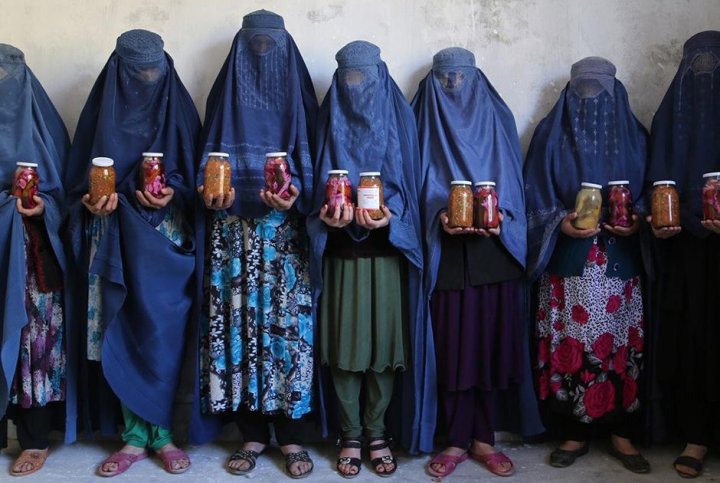 Узбекистан направил в Афганистан 144 тысячи тонн помощи