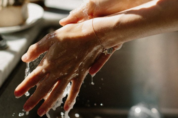 Чтобы узбекистанцы научились мыть руки, выделят 780 млрд сумов