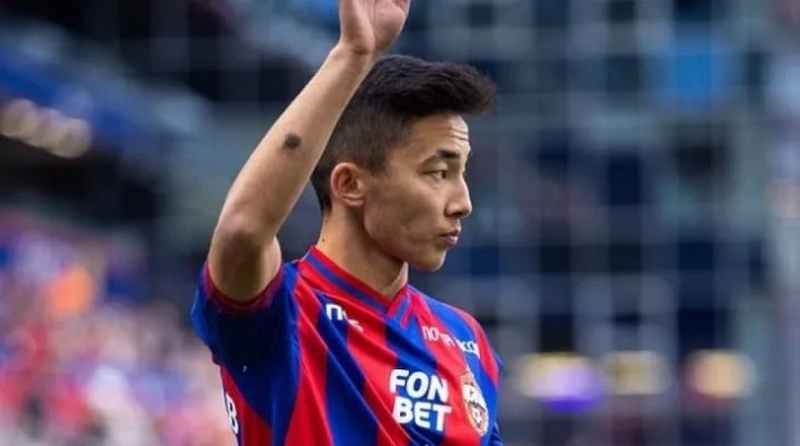 Узбекскому футболисту Аббосбеку Файзуллаеву пришлось извиниться за ситуацию в матче против Локомотива