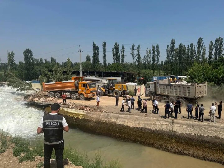 Разрушение дамбы вызвало подтопление домов в Андижанской области
