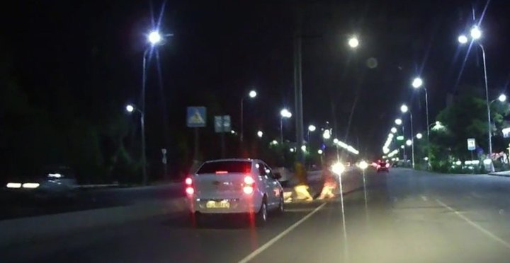 В Термезе водитель автомобиля «Cobalt» чуть не стал причиной смерти трёх пешеходов
