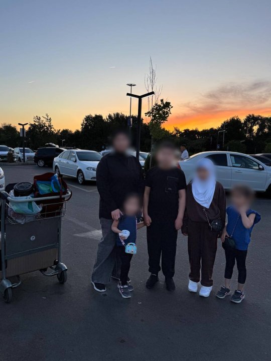 Оказана помощь матери четырёх детей, которую муж бросил в Турции