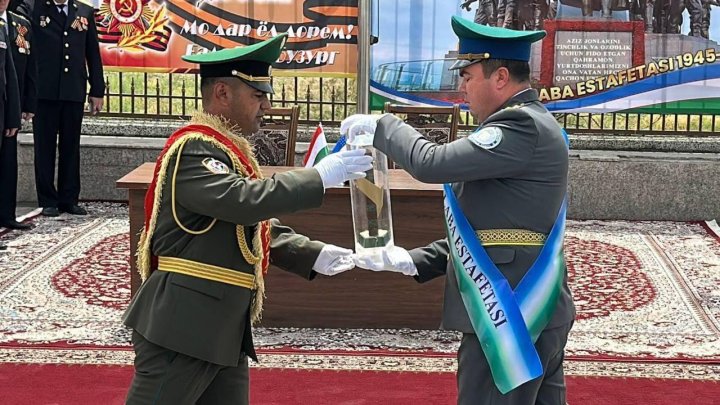 Узбекистан принял символ эстафеты Победы от Таджикистана