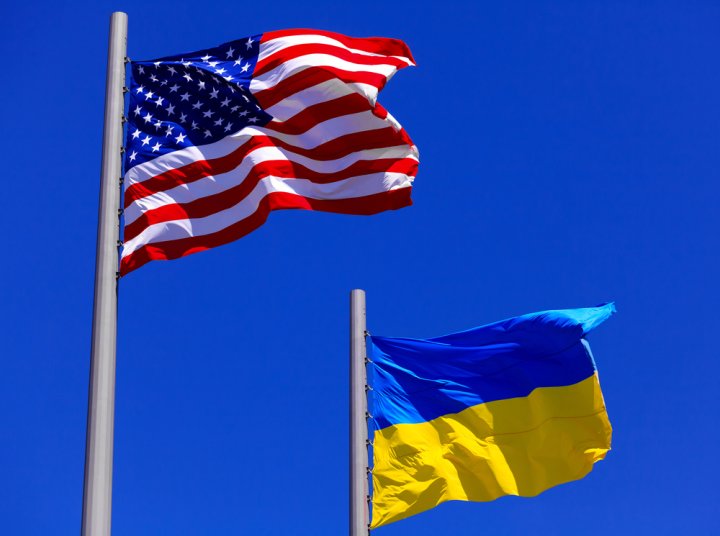 СМИ: США могут отправить депортированных мигрантов на Украину