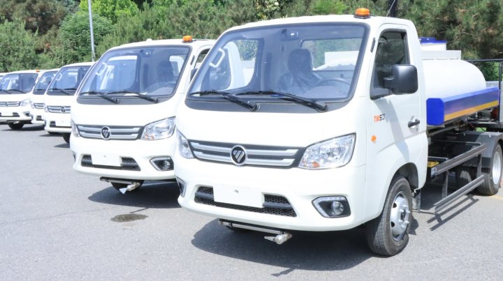 В Андижанскую область доставили 16 специальных автомобилей для озеленения и благоустройства территорий