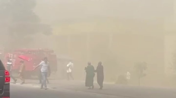 Сотрудники МЧС борются с огнём в Сергелийском районе