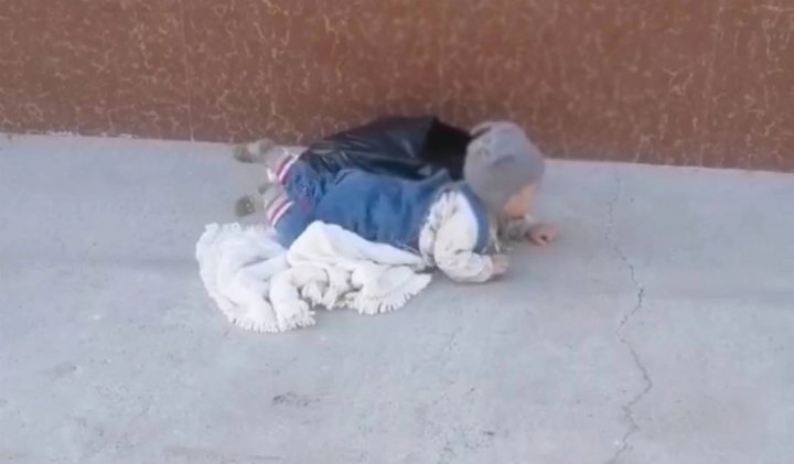 В Самарканде мать бросила своего семимесячного ребёнка на улице