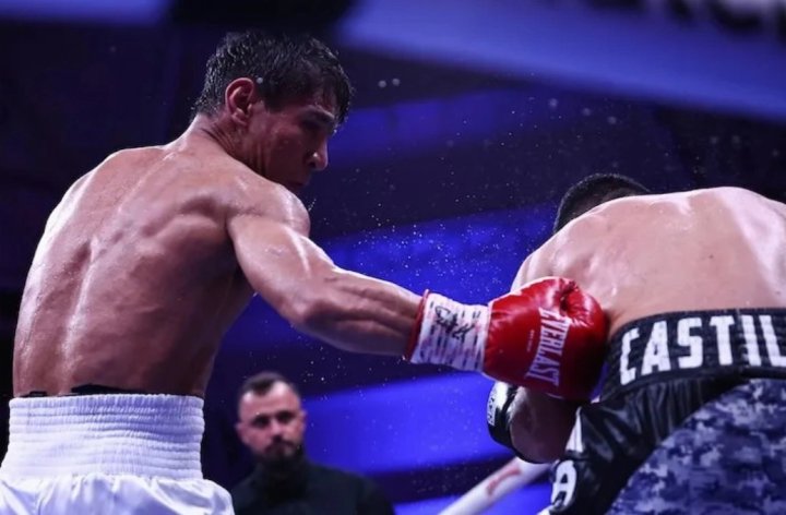 Узбекский боксер Муроджон Ахмадалиев победил Луиса Кастильо и получил бой с Иноуэ