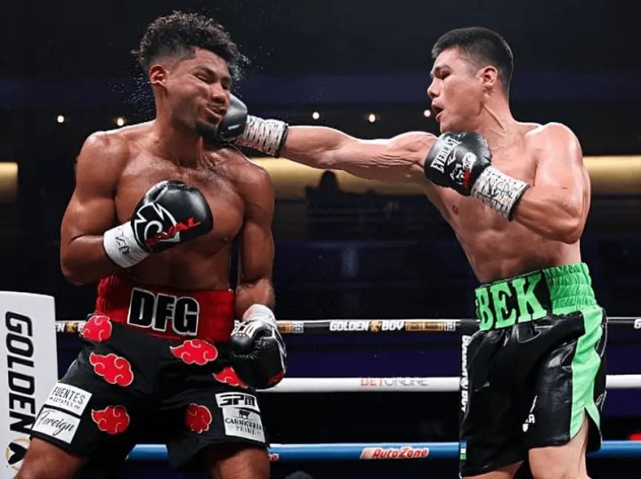 Узбекский боксёр Меликузиев победил непобедимого американца Фулгама