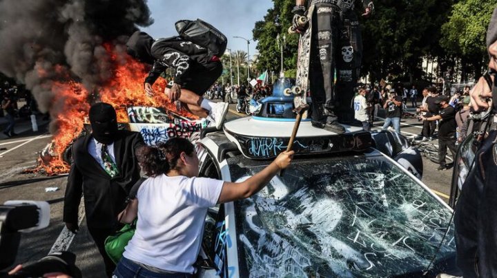 МИД Узбекистана призвал граждан избегать демонстраций в США