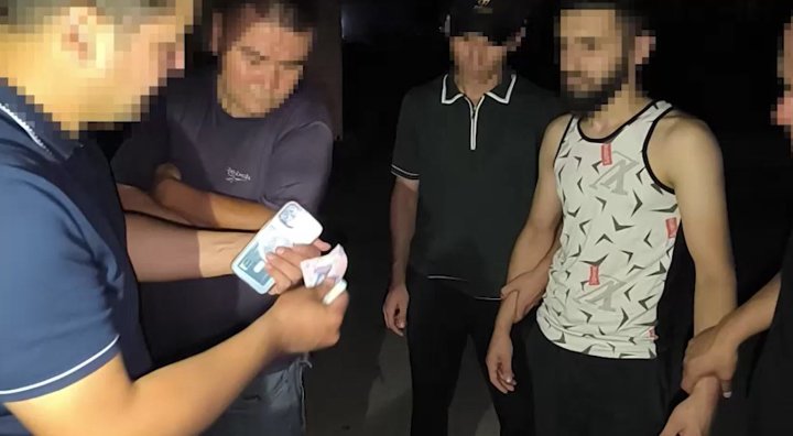 В Каракалпакстане остановили автомобиль «Cobalt» и выявили наркотические вещества