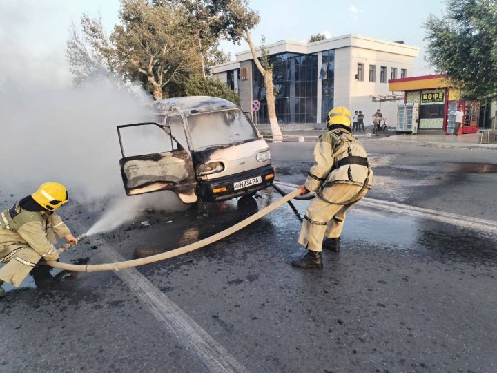 В Ферганской области сгорел автомобиль «Damas»