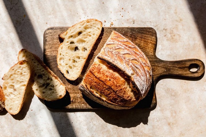 Узбекистанцам рассказали, что делать при покупке недоброкачественного хлеба