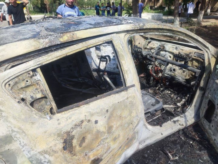 В Сергелийском районе полностью сгорел автомобиль «Spark», ещё один автомобиль был повреждён