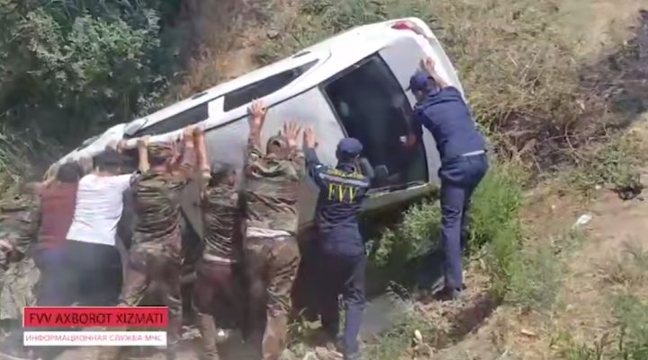 В Термезе «Cobalt» вылетел в кювет