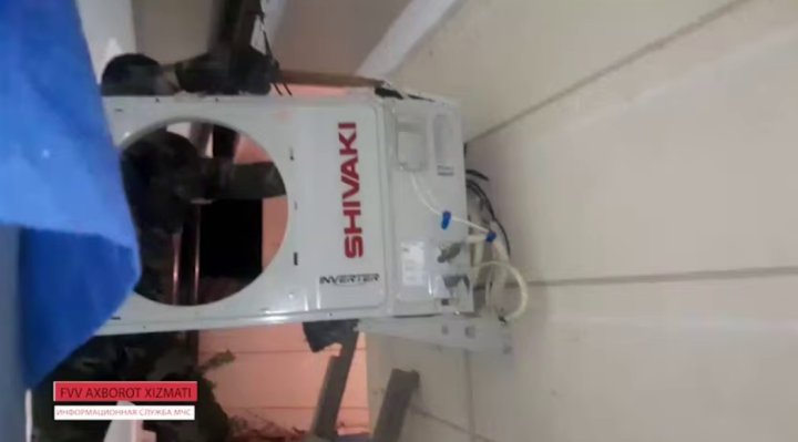 В Алмалыке змея поселилась в наружном блоке кондиционера