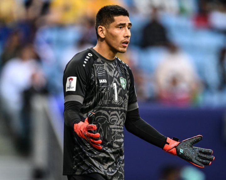 Вратарю сборной Узбекистана подарили квартиру в центре Ташкента