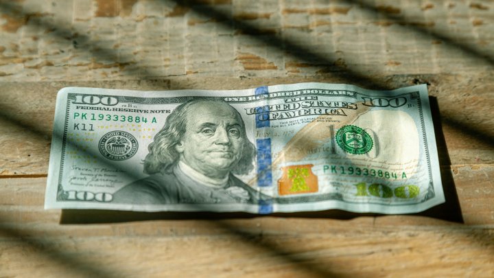 В Узбекистане курс доллара продолжает резко расти