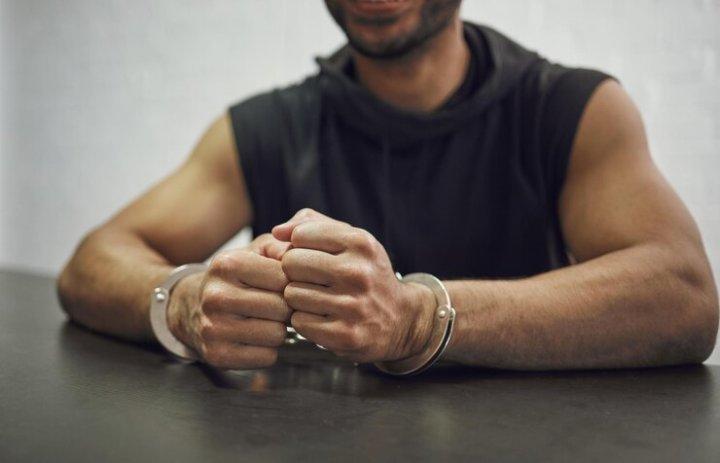 В России вынесли приговор мужчине, который нанёс узбекистанцу 17 ударов ножом из-за фото обнажённой возлюбленной