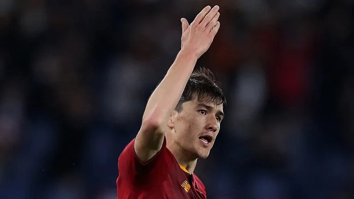 Стало известно, какую зарплату узбекскому нападающему Элдору Шомуродову предлагают в Турции