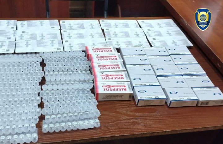 В аптеке Джизакской области незаконно продавали рецептурные препараты, возбуждено уголовное дело