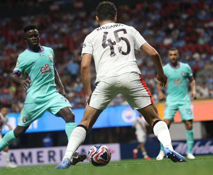 Узбекский защитник «Ман Сити» Абдукодир Хусанов вернулся в профессию