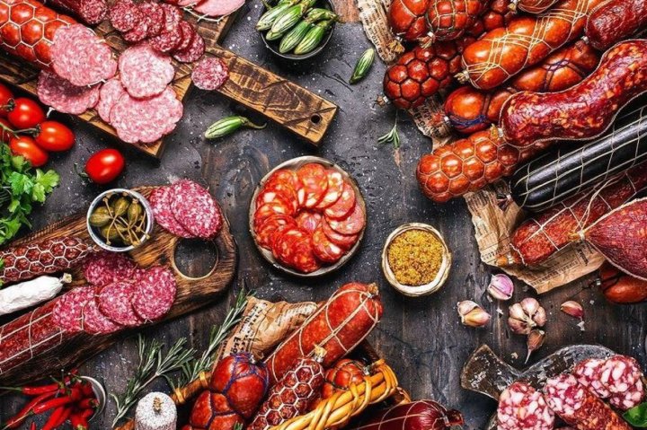 Узбекистан значительно увеличил выпуск копчёных колбас