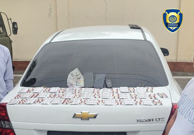 В Ахангаране двое мужчин торговали психотропными препаратами