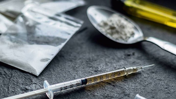 В Каракалпакстане торговцы героином испугались сотрудников ОВД и попытались сбежать