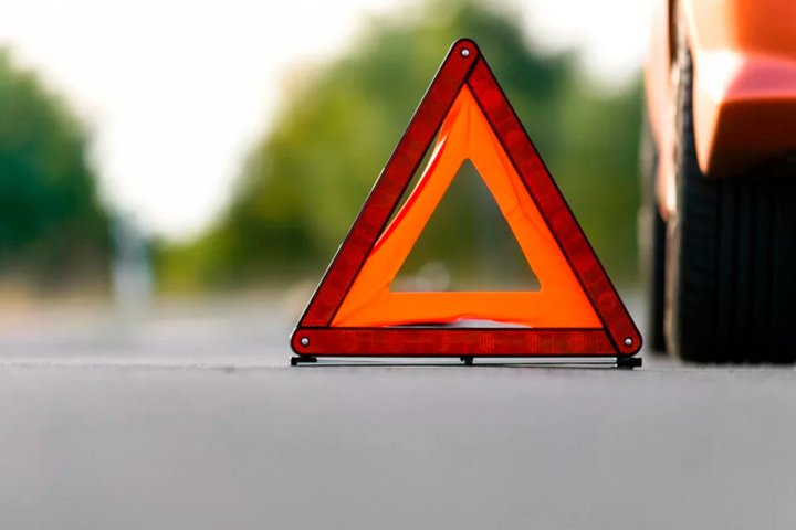 В Ташкенте автомобиль «Damas» врезался в дерево, есть пострадавшие