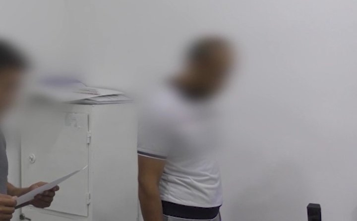 Житель Бухарской области шантажировал своего соседа интимными фото и видео